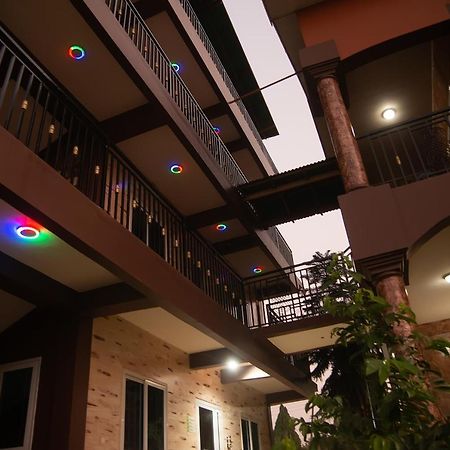 Homey Lodge Кумасі Екстер'єр фото