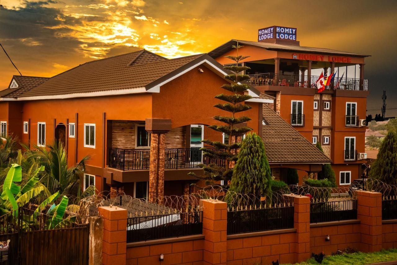 Homey Lodge Кумасі Екстер'єр фото
