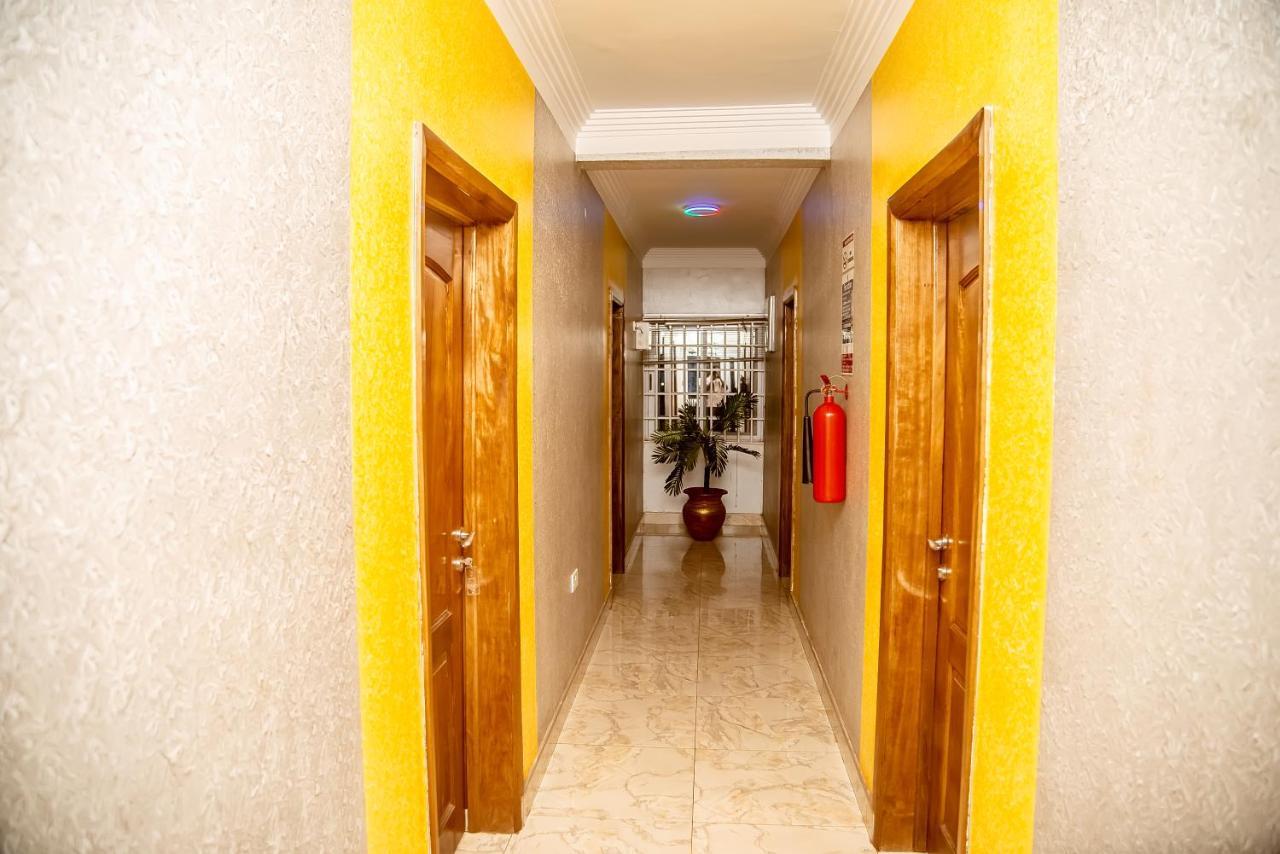 Homey Lodge Кумасі Екстер'єр фото