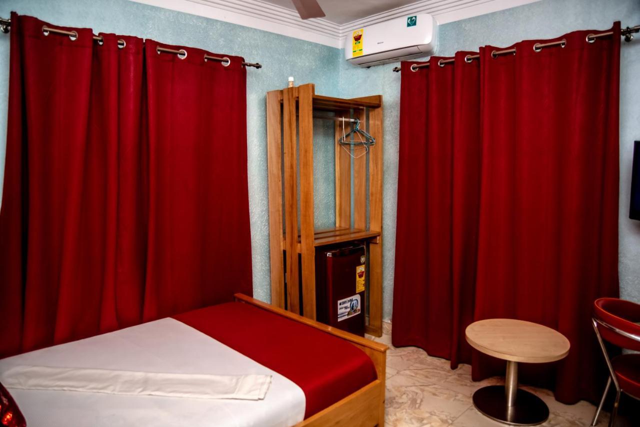 Homey Lodge Кумасі Екстер'єр фото