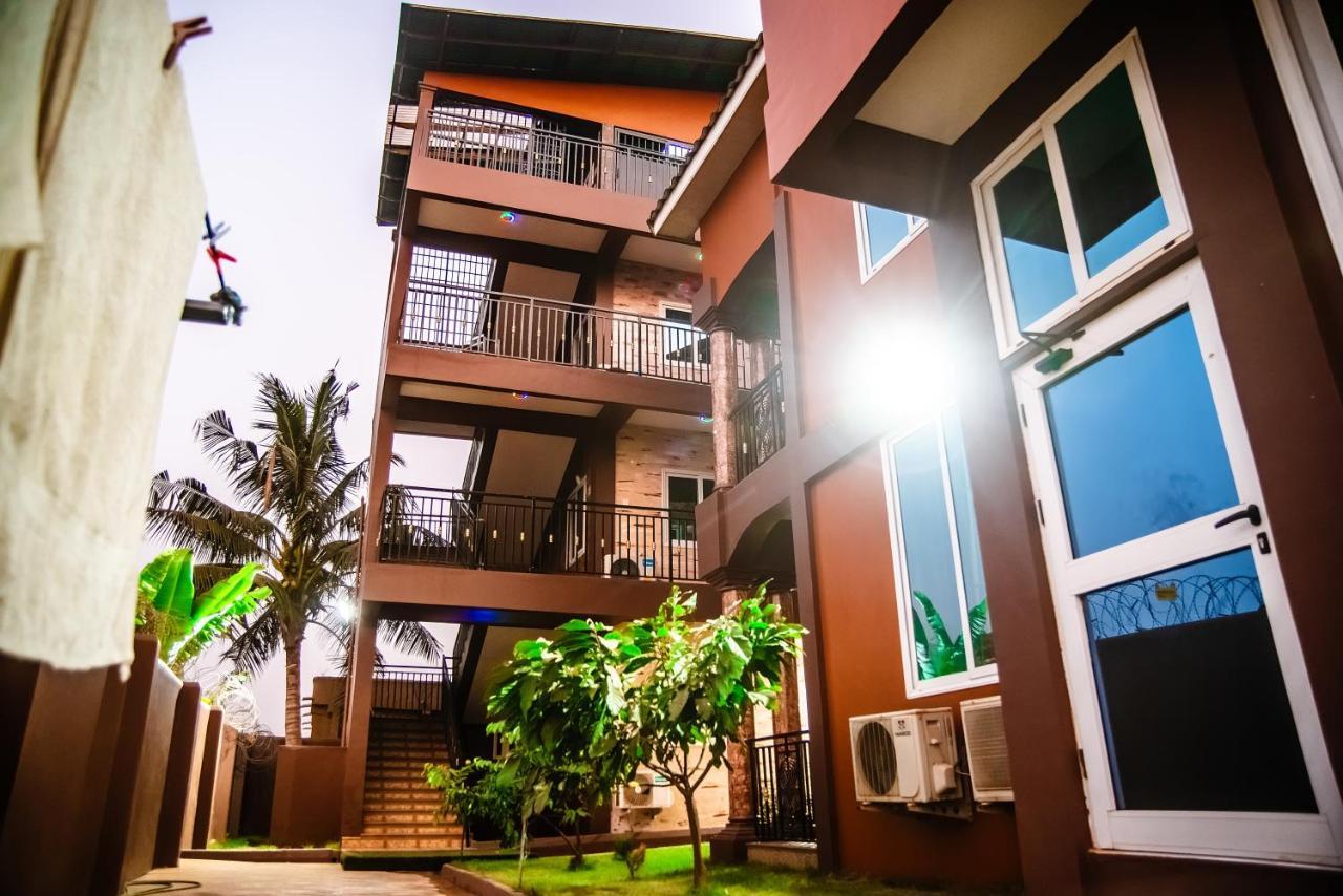 Homey Lodge Кумасі Екстер'єр фото