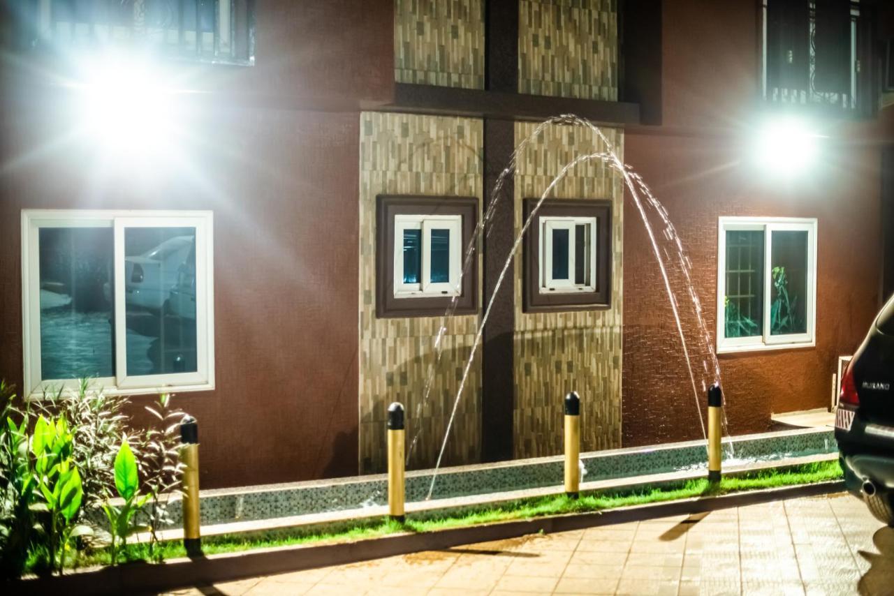 Homey Lodge Кумасі Екстер'єр фото