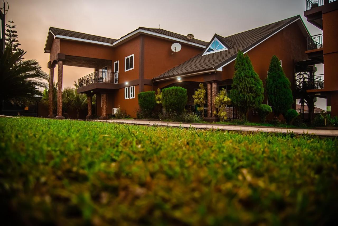 Homey Lodge Кумасі Екстер'єр фото