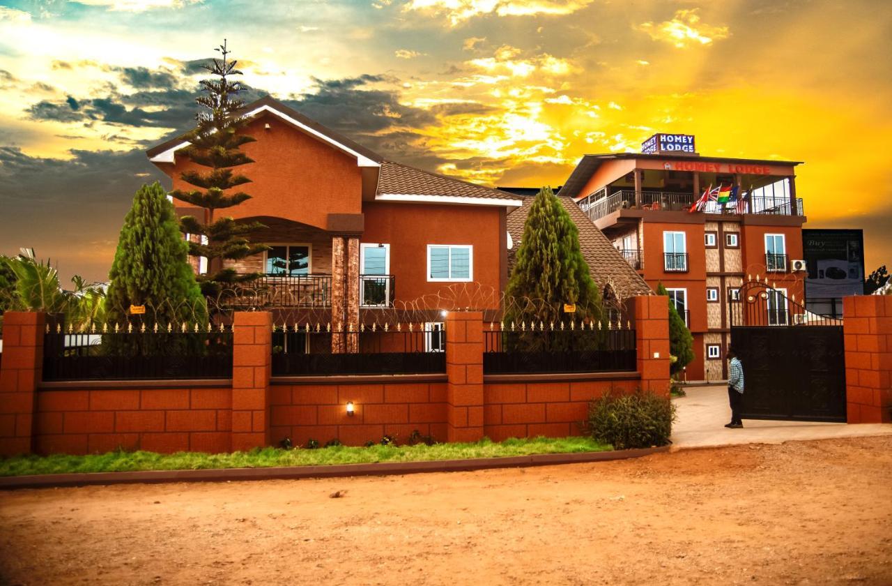 Homey Lodge Кумасі Екстер'єр фото