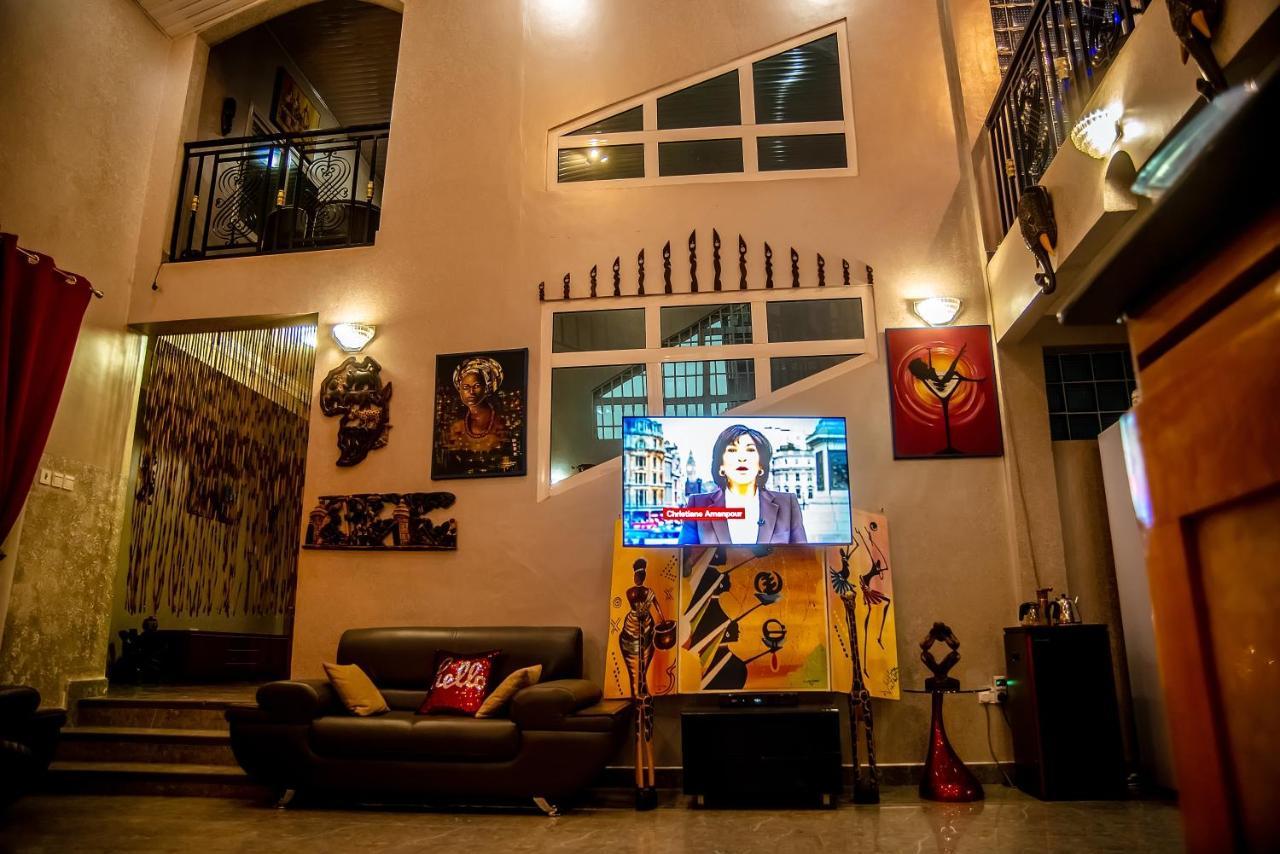 Homey Lodge Кумасі Екстер'єр фото