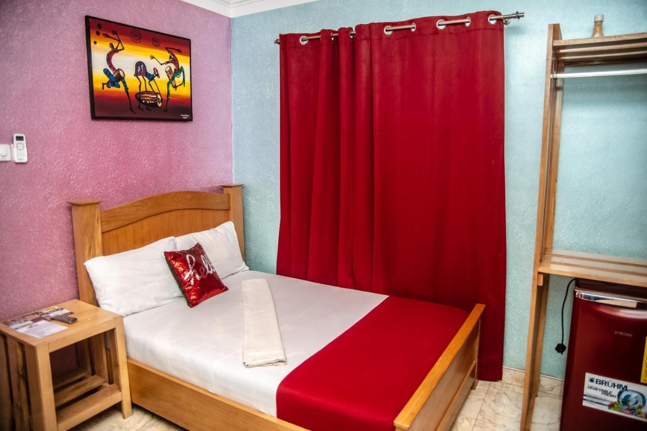 Homey Lodge Кумасі Екстер'єр фото