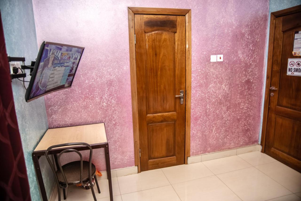 Homey Lodge Кумасі Екстер'єр фото