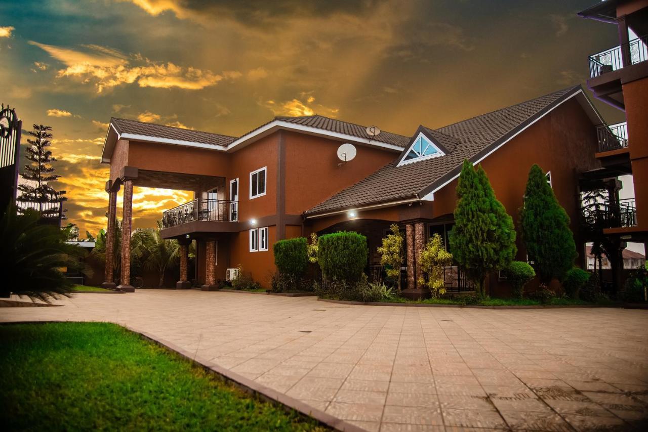 Homey Lodge Кумасі Екстер'єр фото