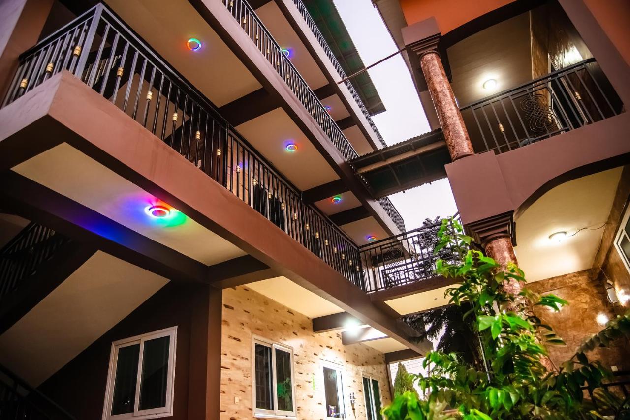 Homey Lodge Кумасі Екстер'єр фото