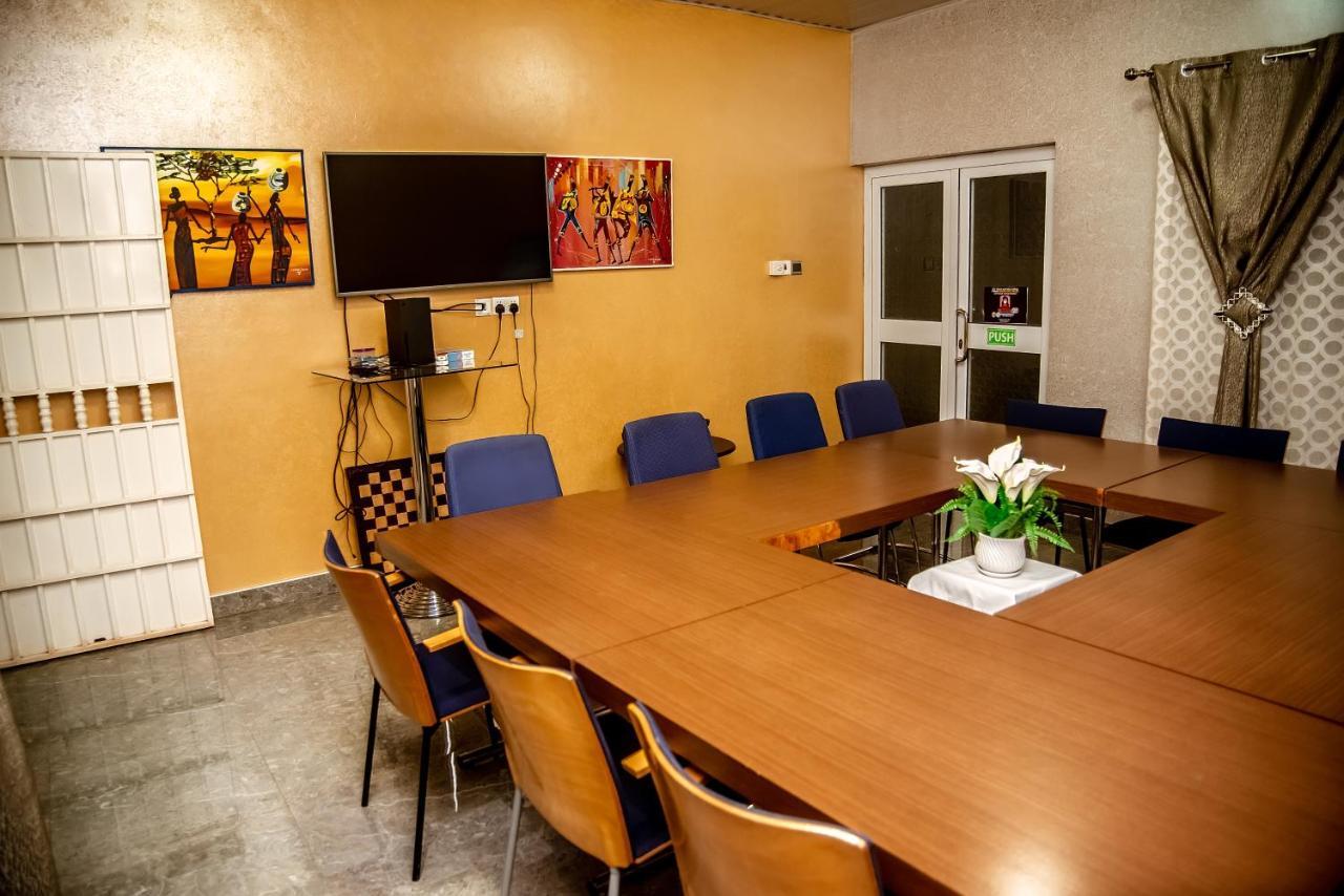 Homey Lodge Кумасі Екстер'єр фото