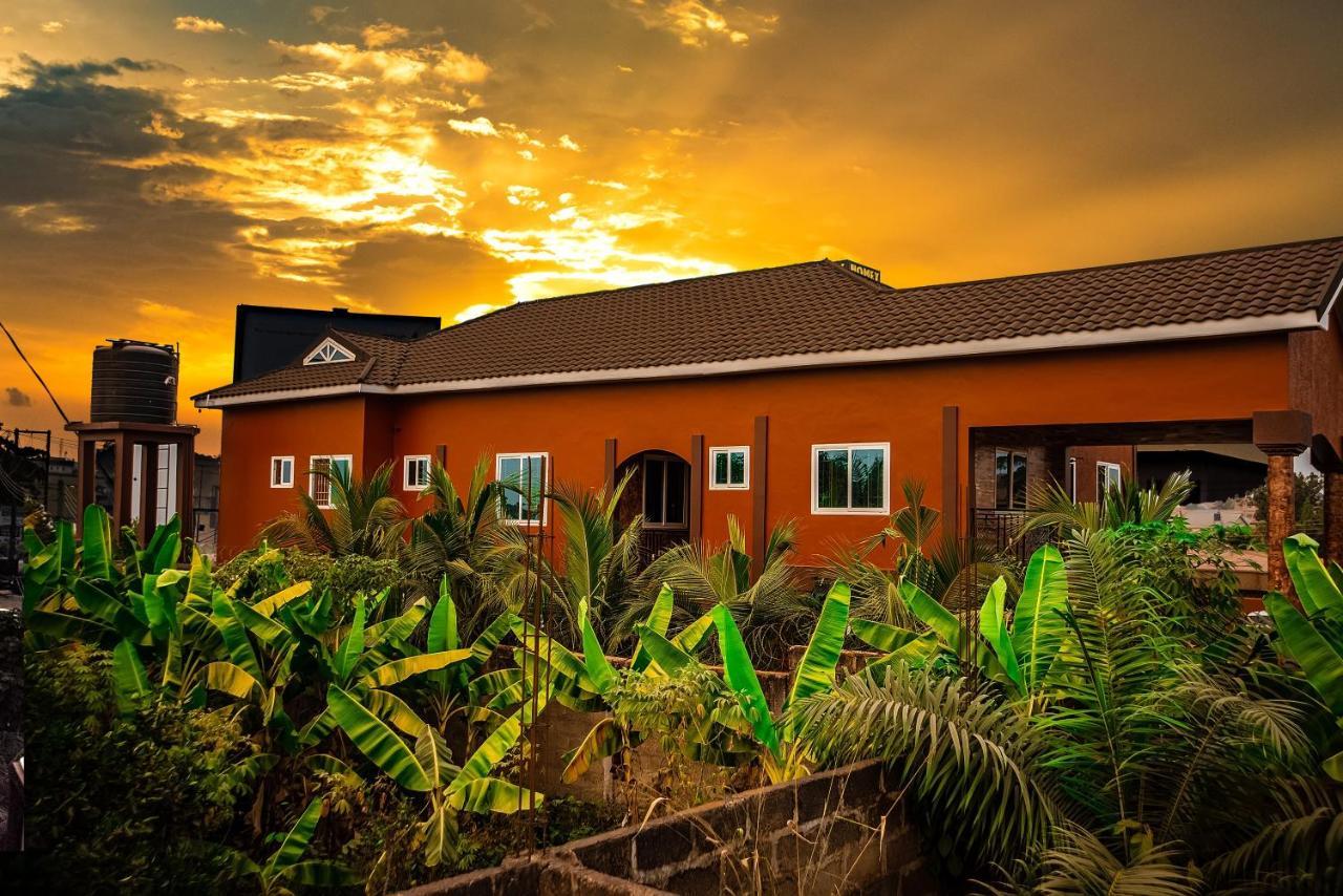 Homey Lodge Кумасі Екстер'єр фото