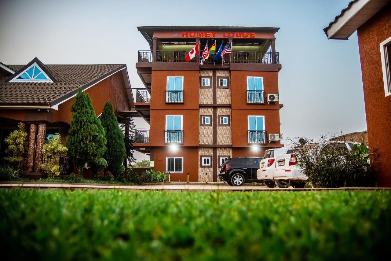 Homey Lodge Кумасі Екстер'єр фото