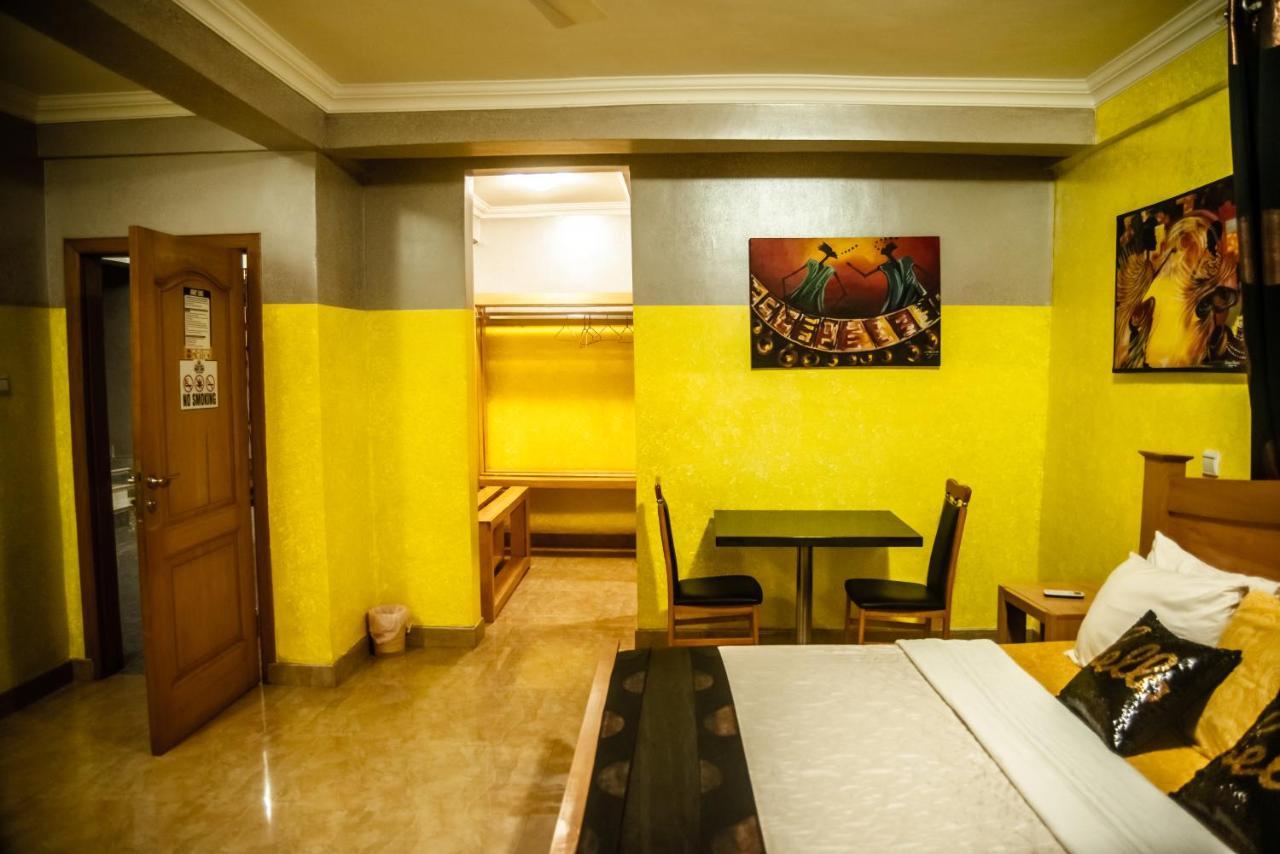 Homey Lodge Кумасі Екстер'єр фото