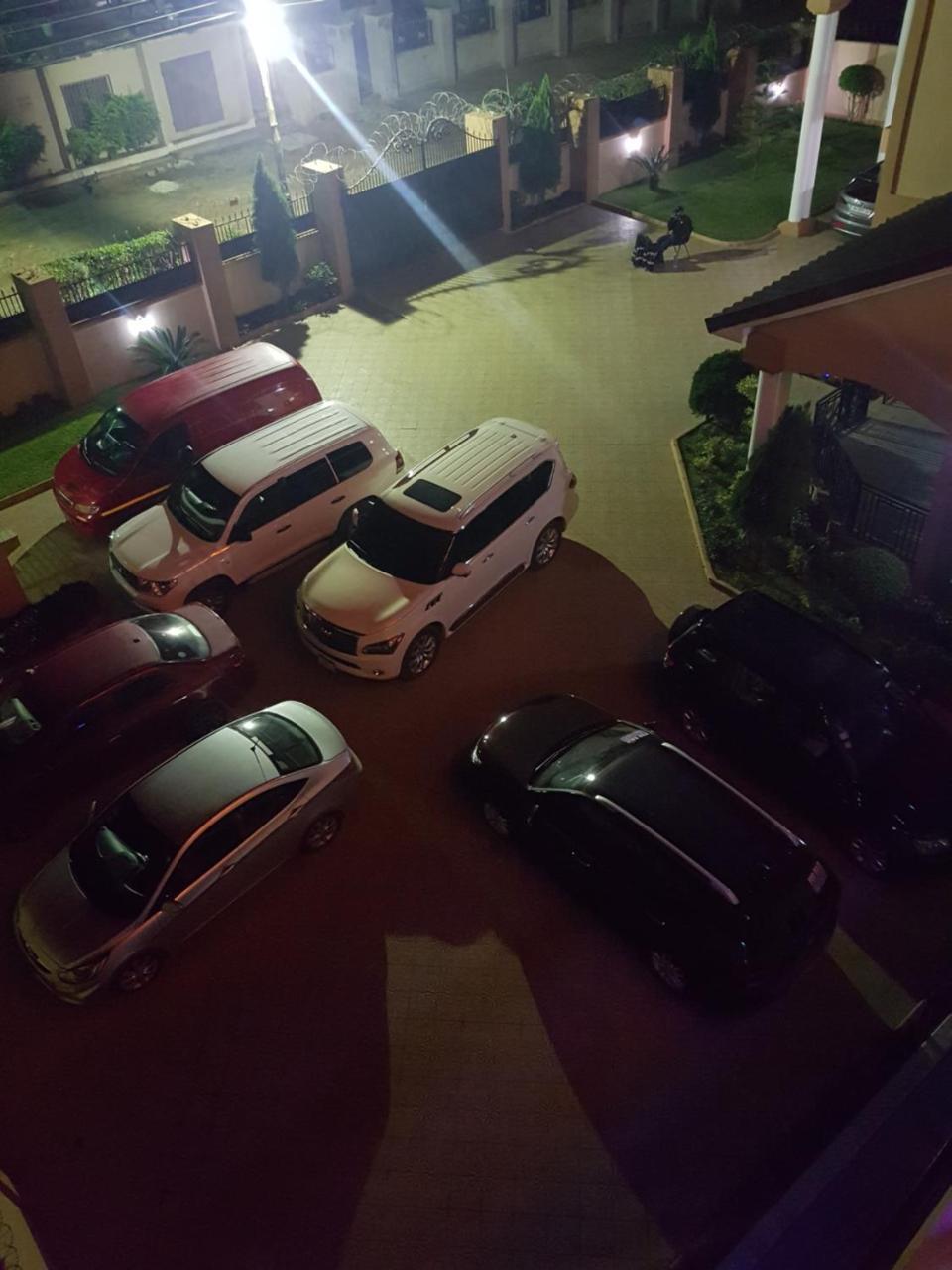 Homey Lodge Кумасі Екстер'єр фото