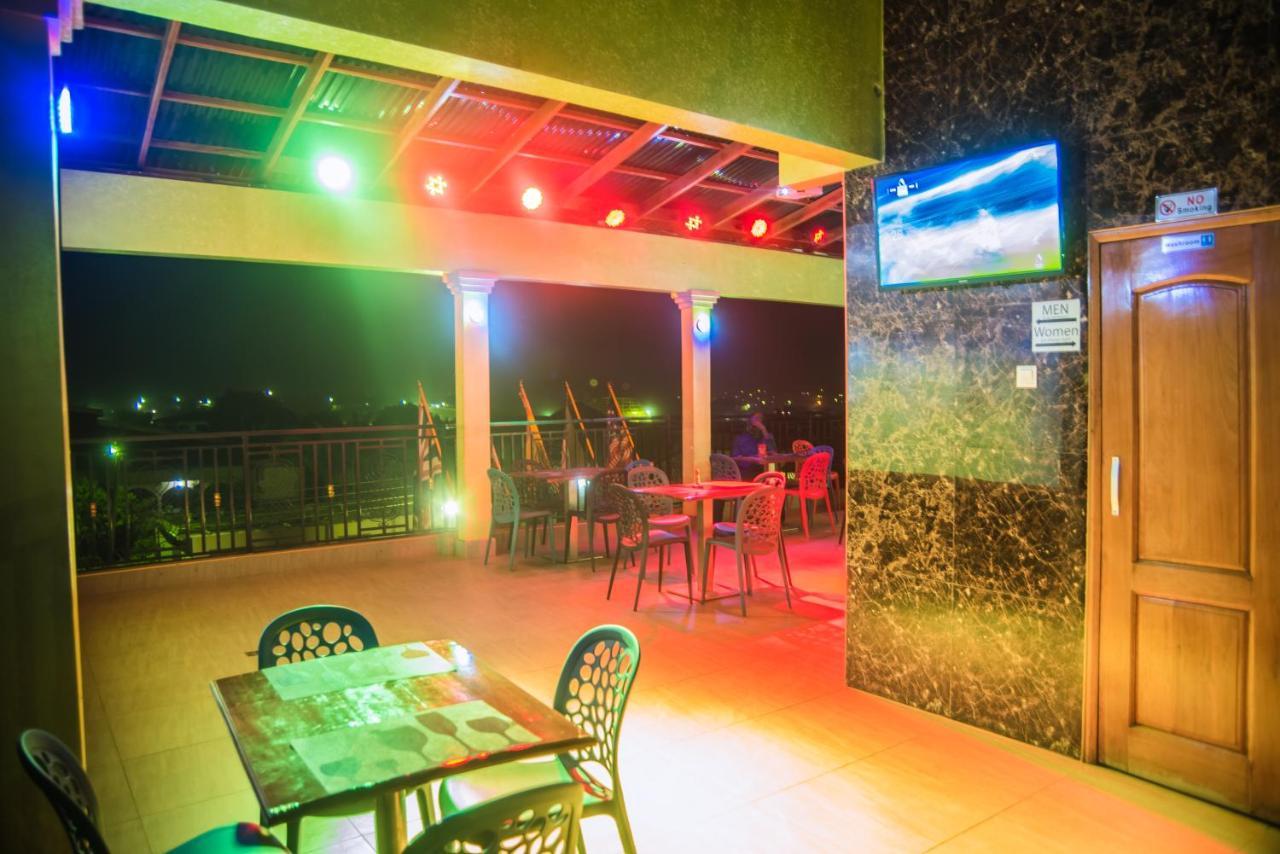 Homey Lodge Кумасі Екстер'єр фото